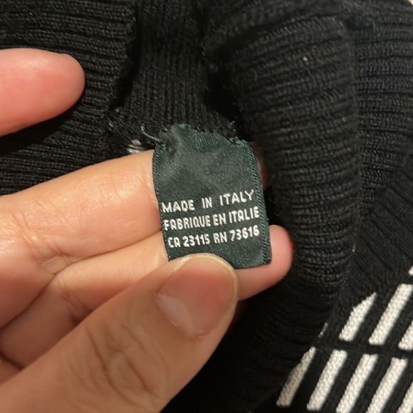 HUGO BOSS PATTERNED BLACK & WHITE WOMEN SWEATER - Picture 6 of 7